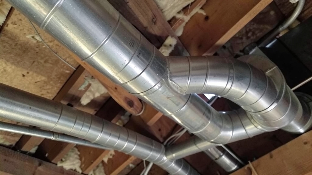 How to Spot Duct Leaks in Your Manhattan Home Before They Worsen