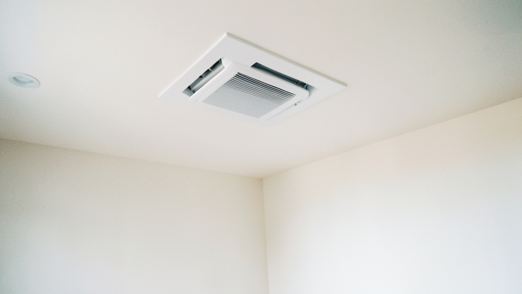 How Dirty Ducts Spread Contaminants Throughout Your Morristown Home